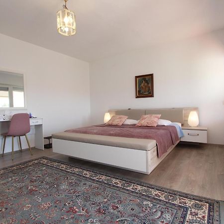 Rooms And Apartments Dino Rovigno Esterno foto