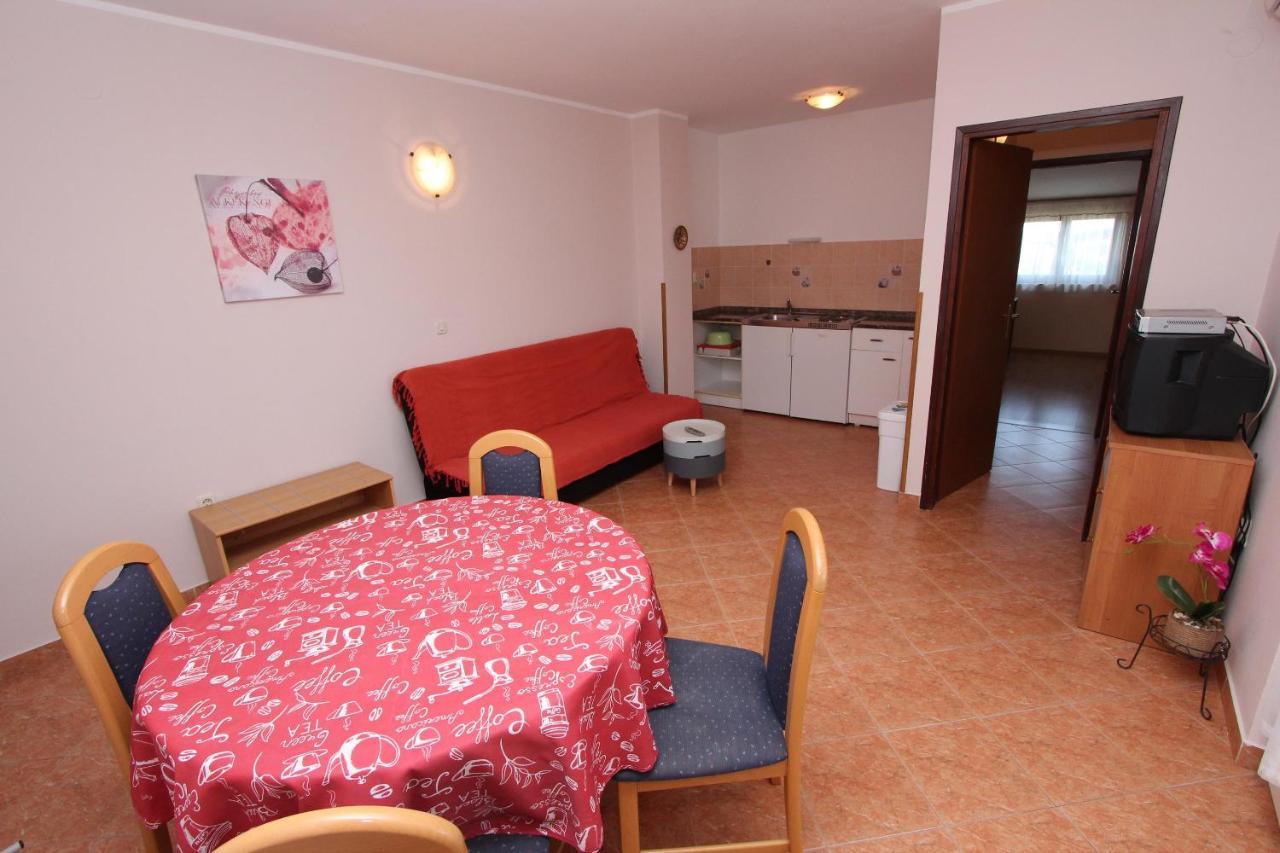 Rooms And Apartments Dino Rovigno Esterno foto