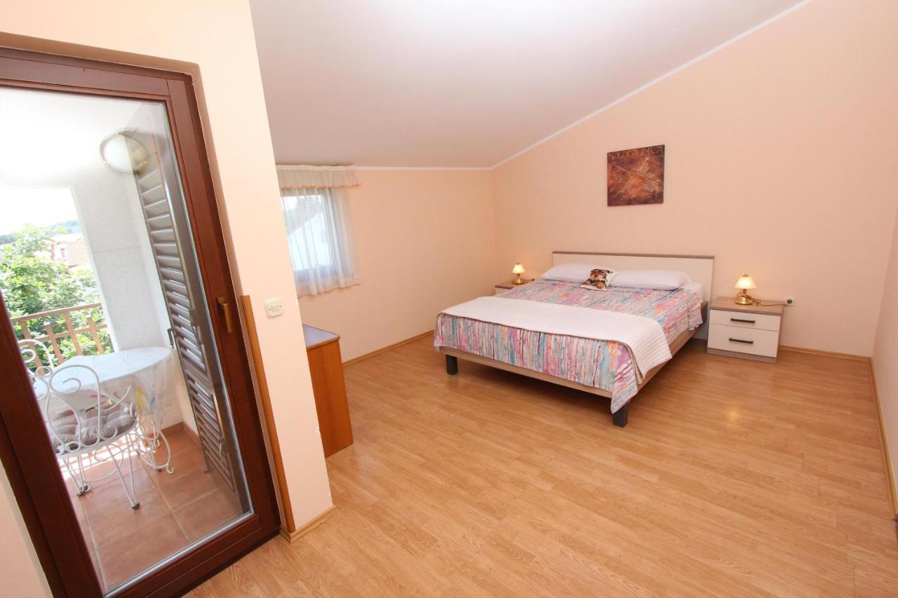 Rooms And Apartments Dino Rovigno Esterno foto