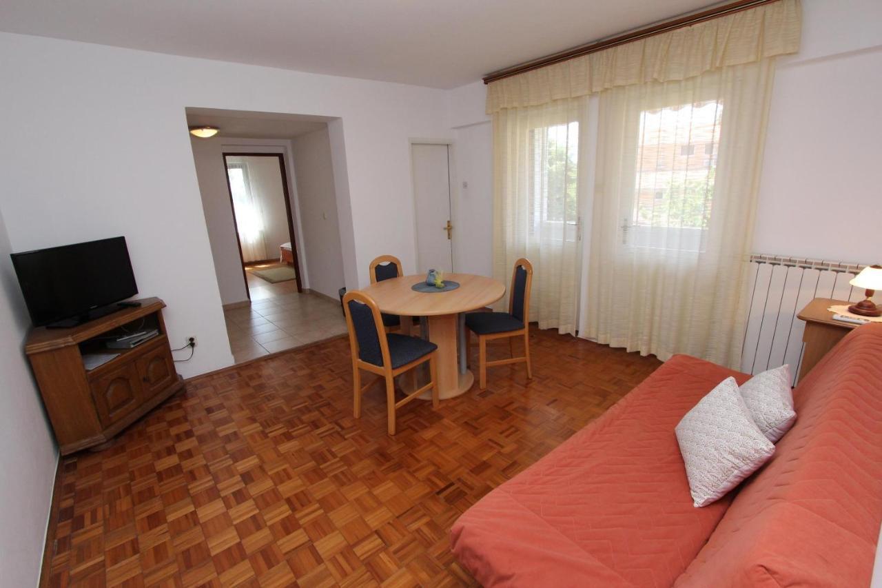 Rooms And Apartments Dino Rovigno Esterno foto