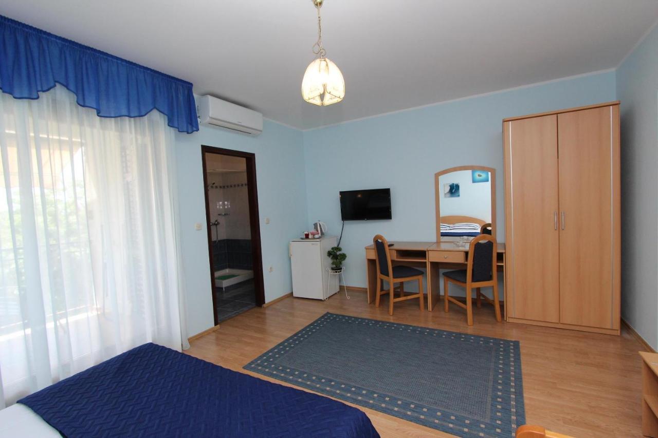 Rooms And Apartments Dino Rovigno Esterno foto