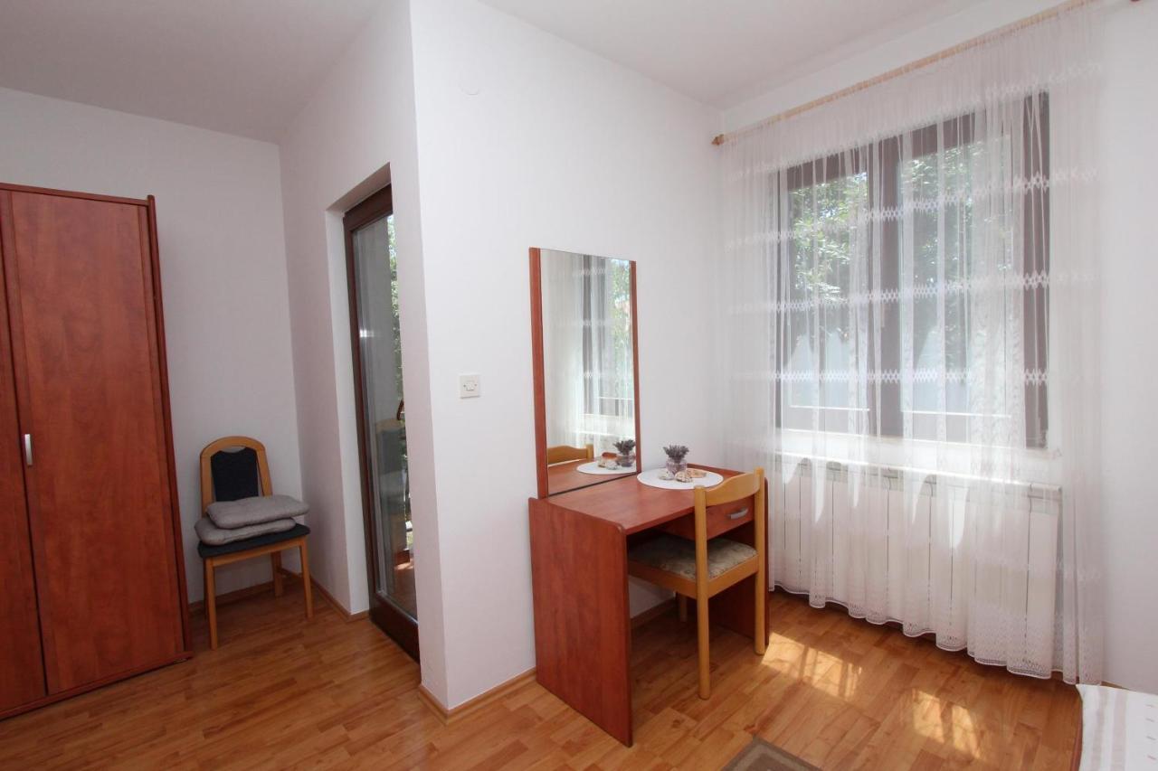Rooms And Apartments Dino Rovigno Esterno foto